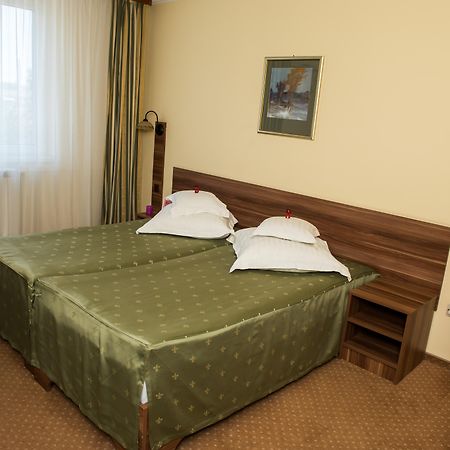 Hotel Lyra Oradea Exteriér fotografie