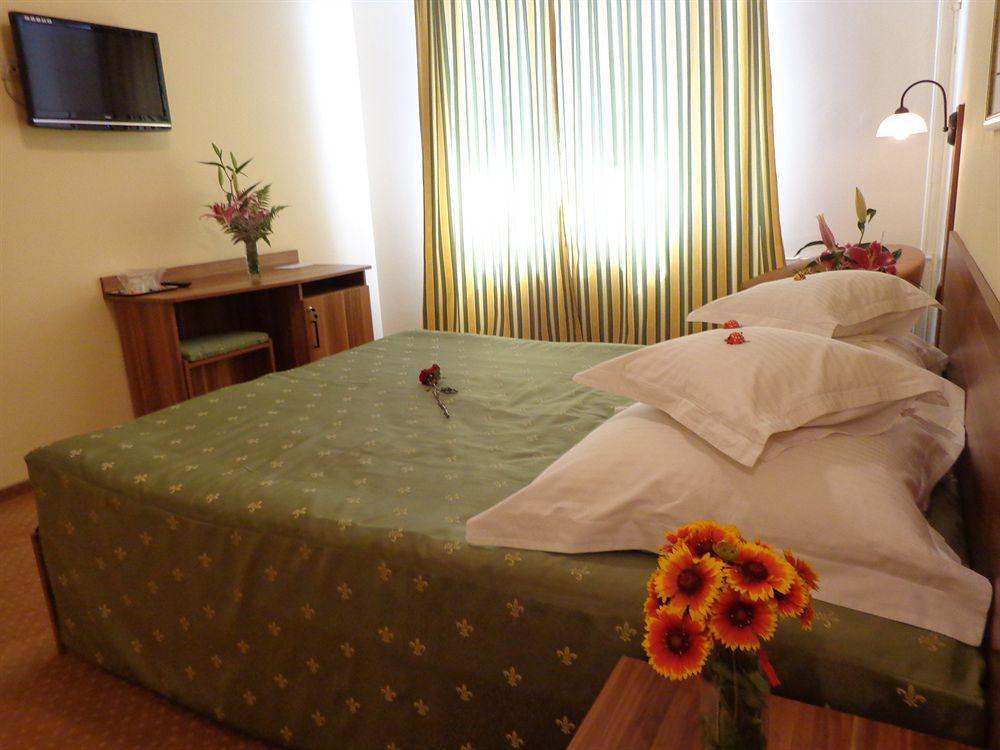 Hotel Lyra Oradea Exteriér fotografie